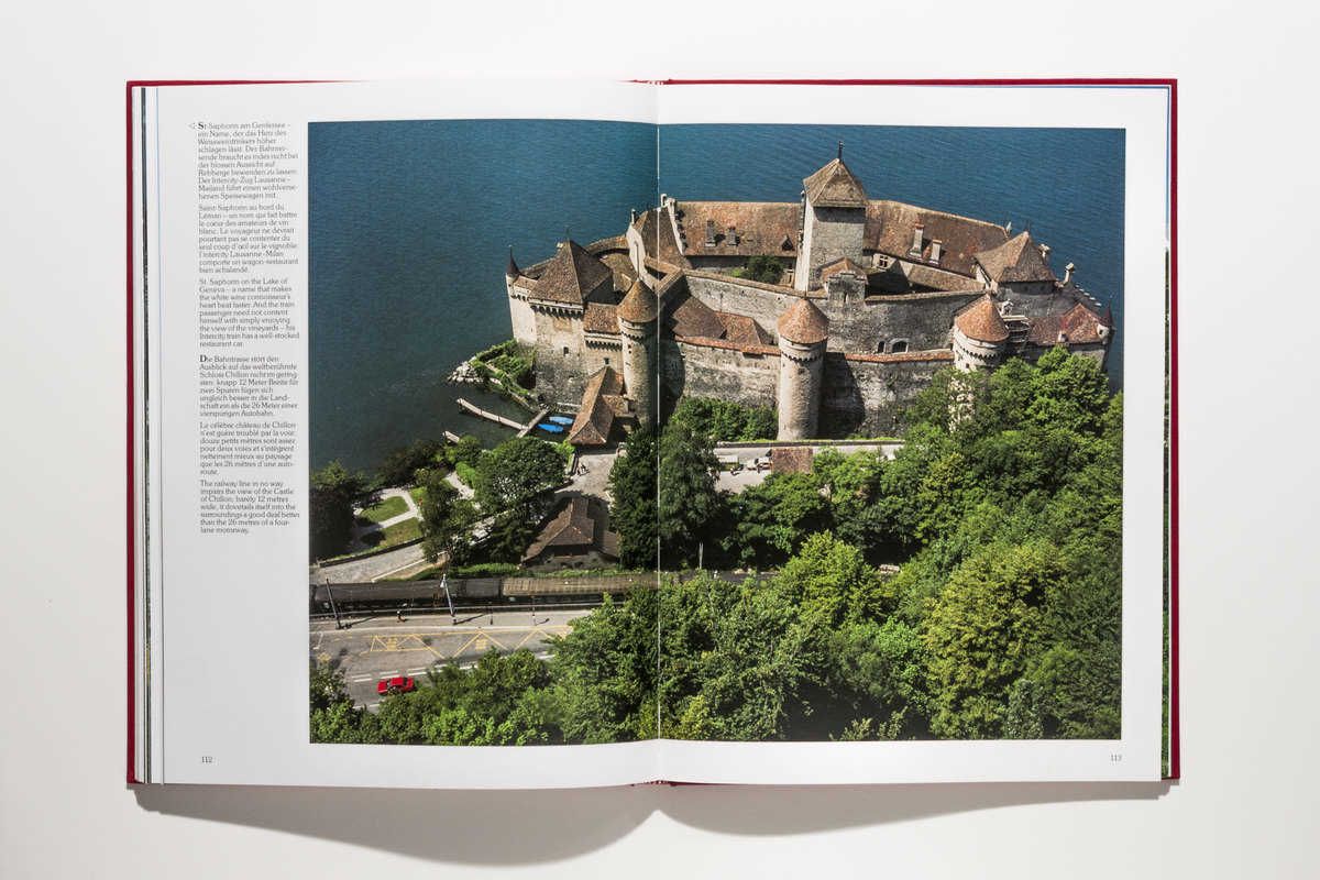 Das weltberühmte Schloss Chillon von der Autobahnbrücke aus fotografiert